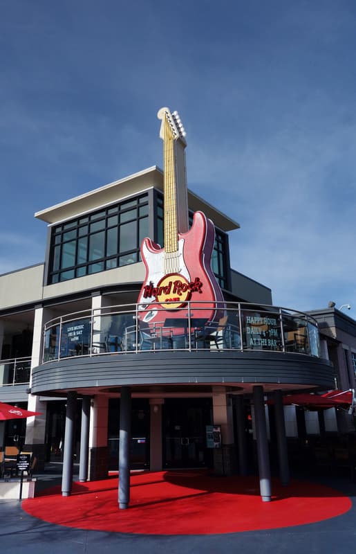 Hard Rock Cafe Guitar in front of restaurant
